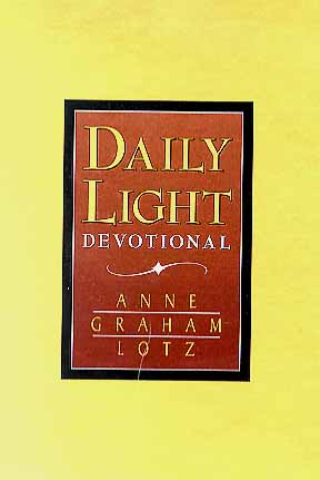 Daily Light Devotional (Saddle Brown Eurobond Leather, Ribbon Marker, Gold Edges)